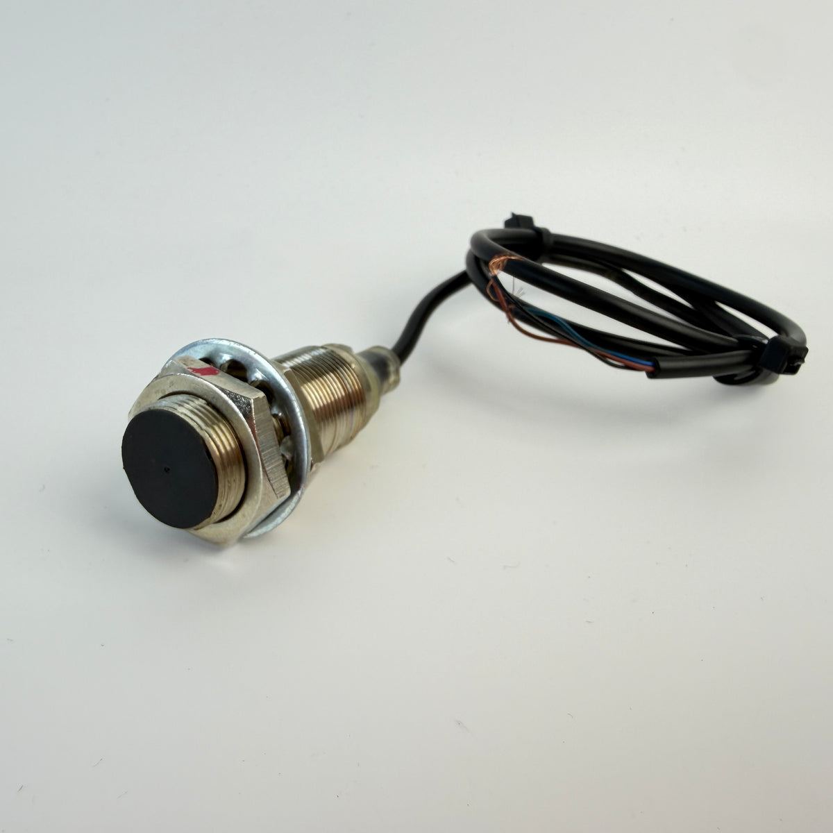 Omron E2B-M18KS08-WP-C1 Inductive Proximity Sensor M18 NPN NO 8mm – 60cm Cable