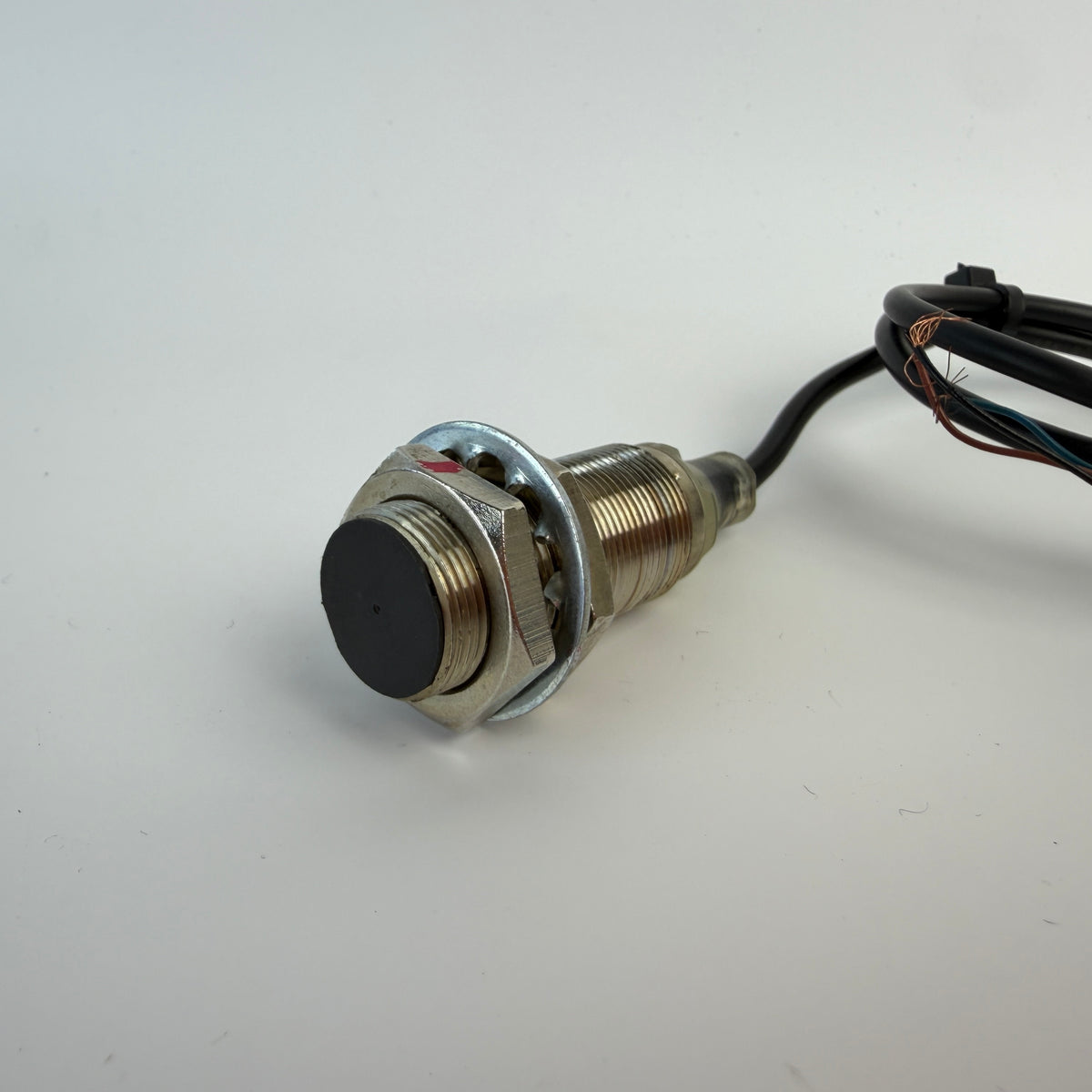Omron E2B-M18KS08-WP-C1 Inductive Proximity Sensor M18 NPN NO 8mm – 60cm Cable