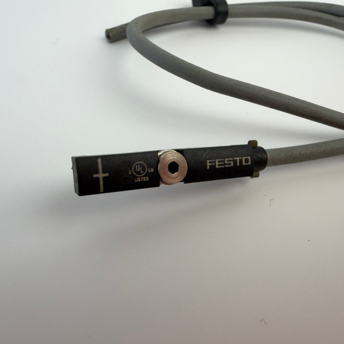 Festo 574336 SMT-8M-A-PS-24V-E-5,0-OE Proximity Sensor PNP NO 35cm Cable