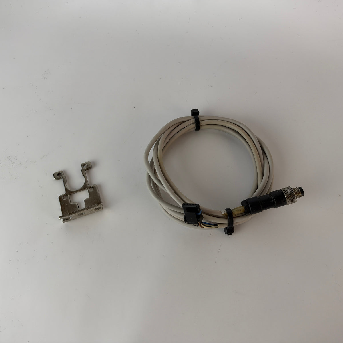 SMC ISE20B-T Connection Cable 2m with Metal Mounting Bracket