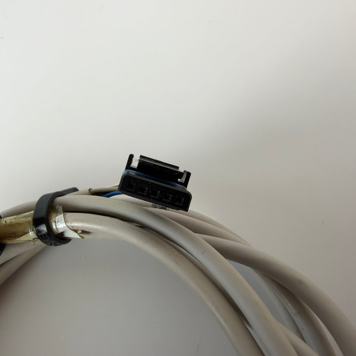 SMC ISE20B-T Connection Cable 2m with Metal Mounting Bracket