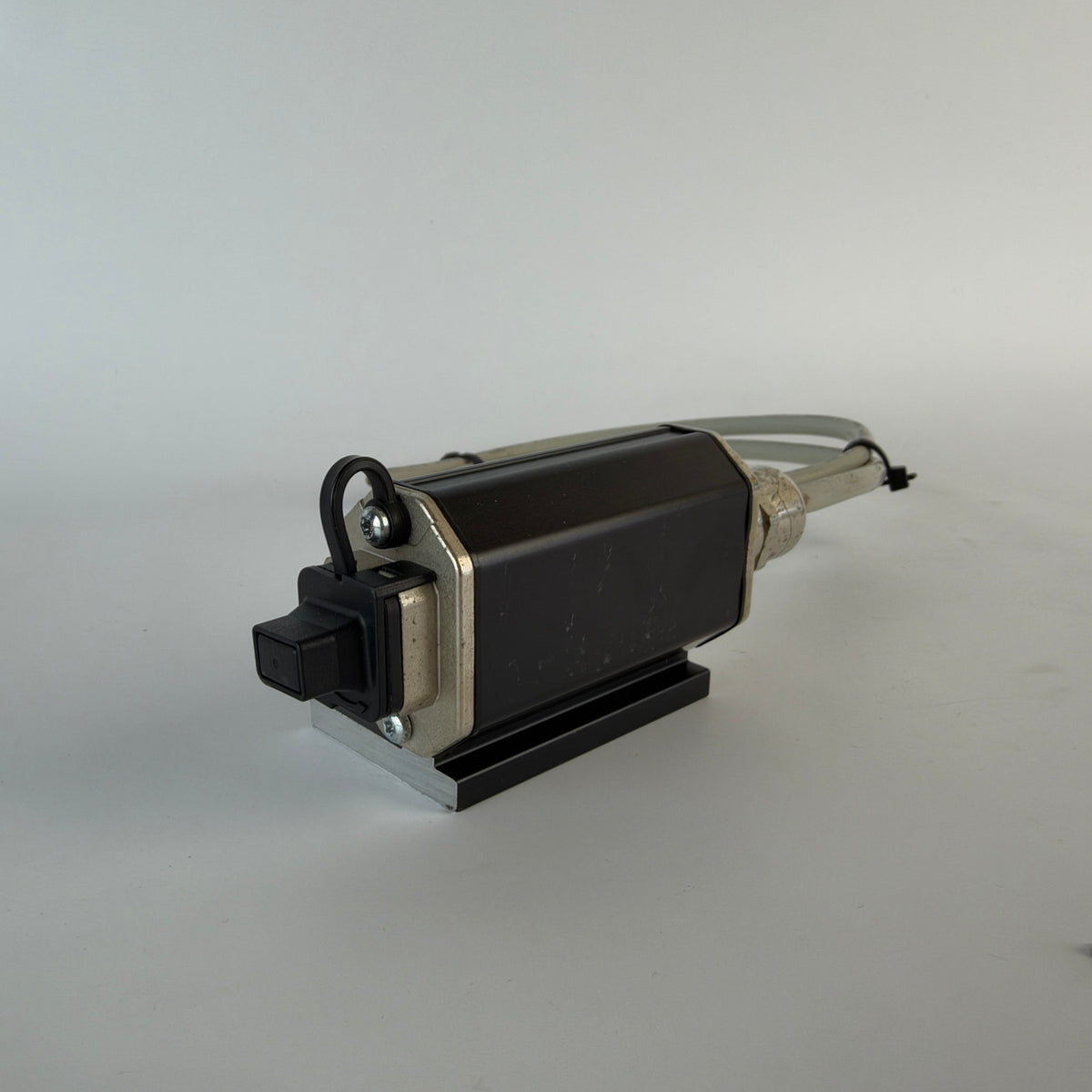 Phoenix Contact Industrial RJ45 Ethernet Interface with CAT6 S/FTP Cable & Mounting Bracket