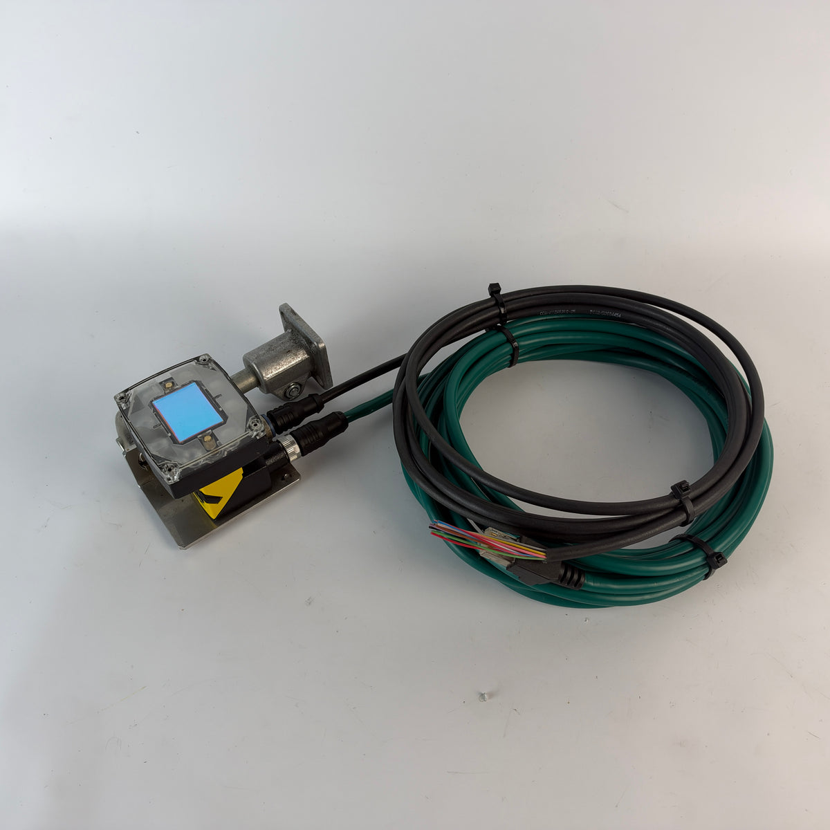 Cognex IS2000M-139-40-125 In-Sight 2000 Vision Sensor with Cables & Metal Mount