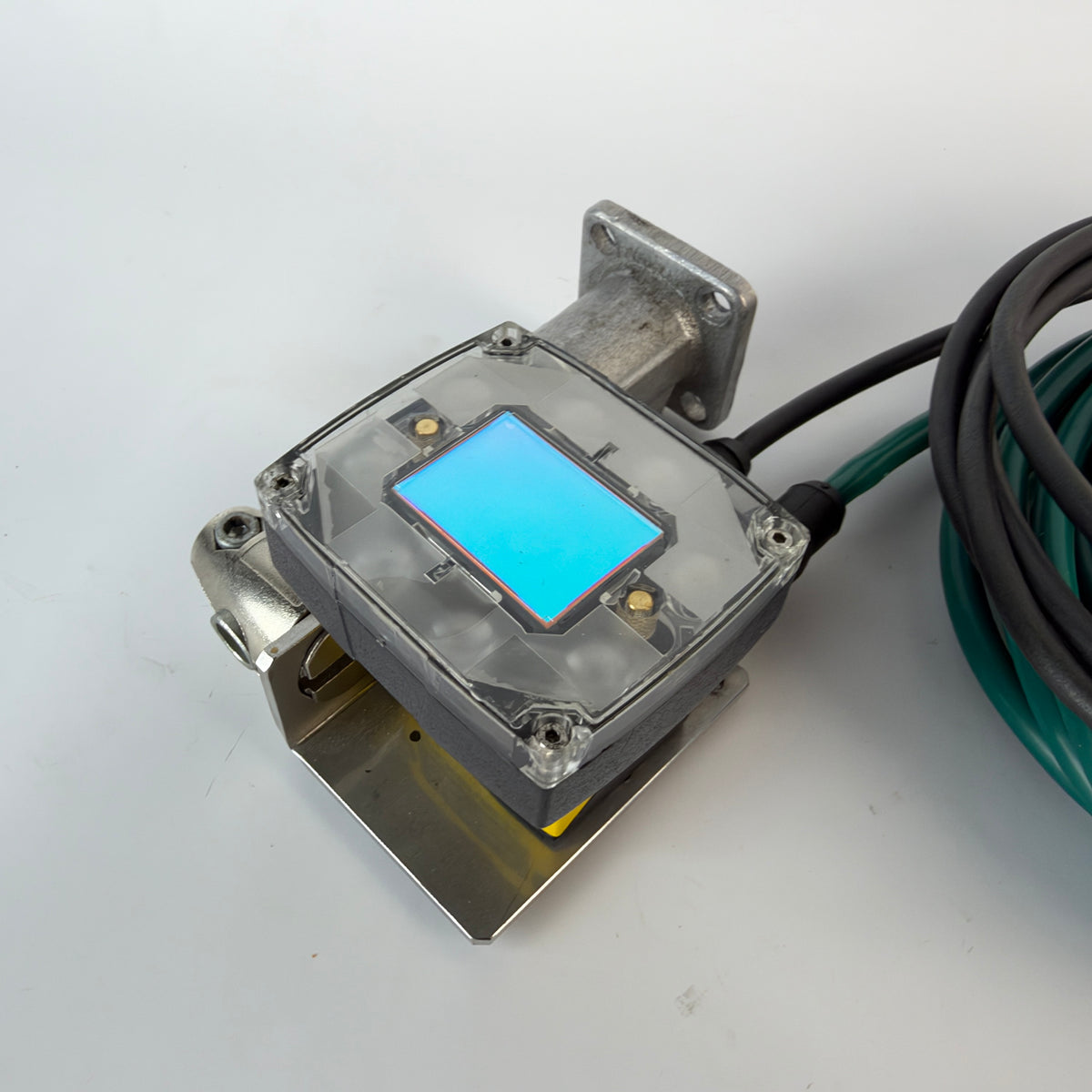 Cognex IS2000M-139-40-125 In-Sight 2000 Vision Sensor with Cables & Metal Mount