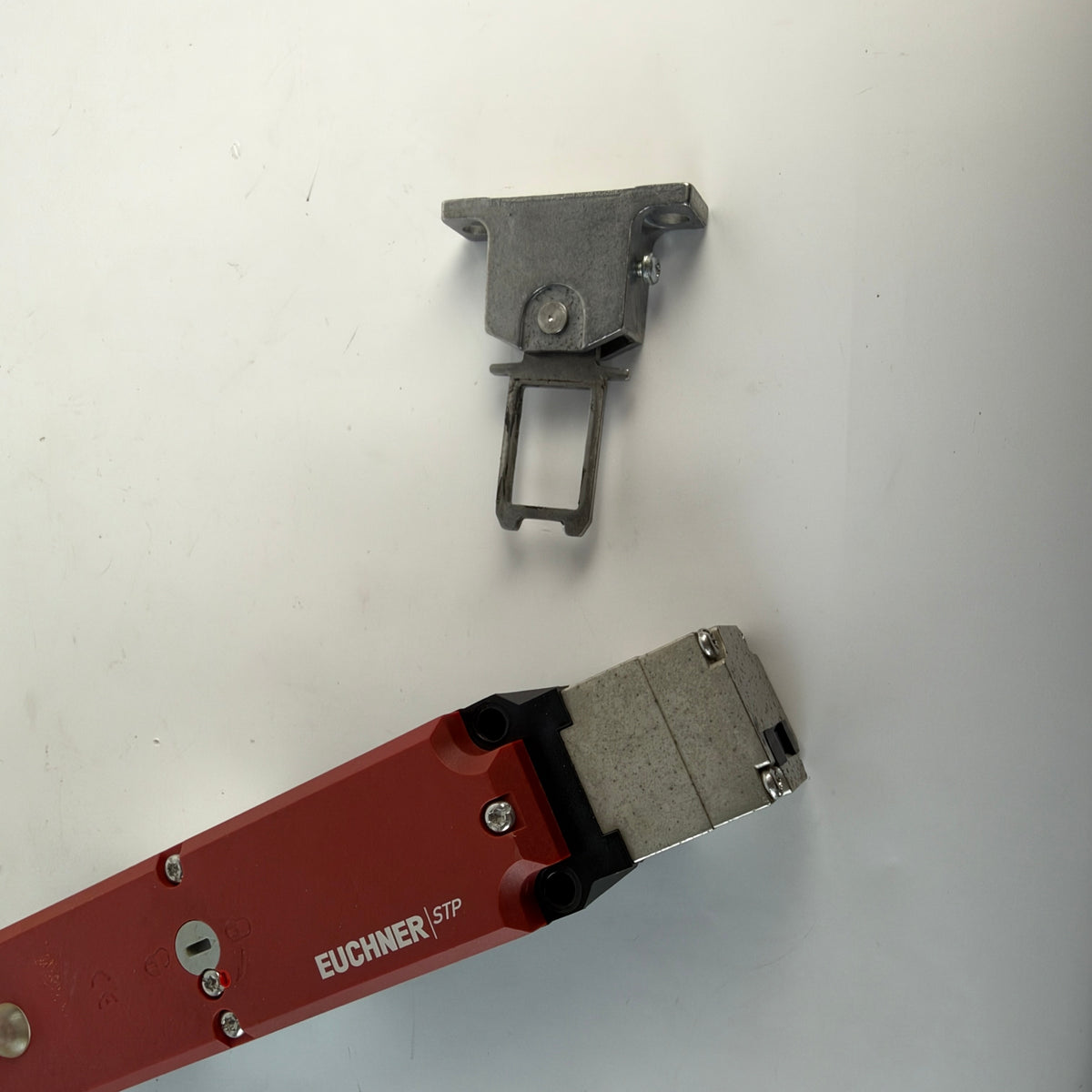 Euchner STP4A-2131A024L024M 091749 Safety Switch with Guard Locking & Actuator