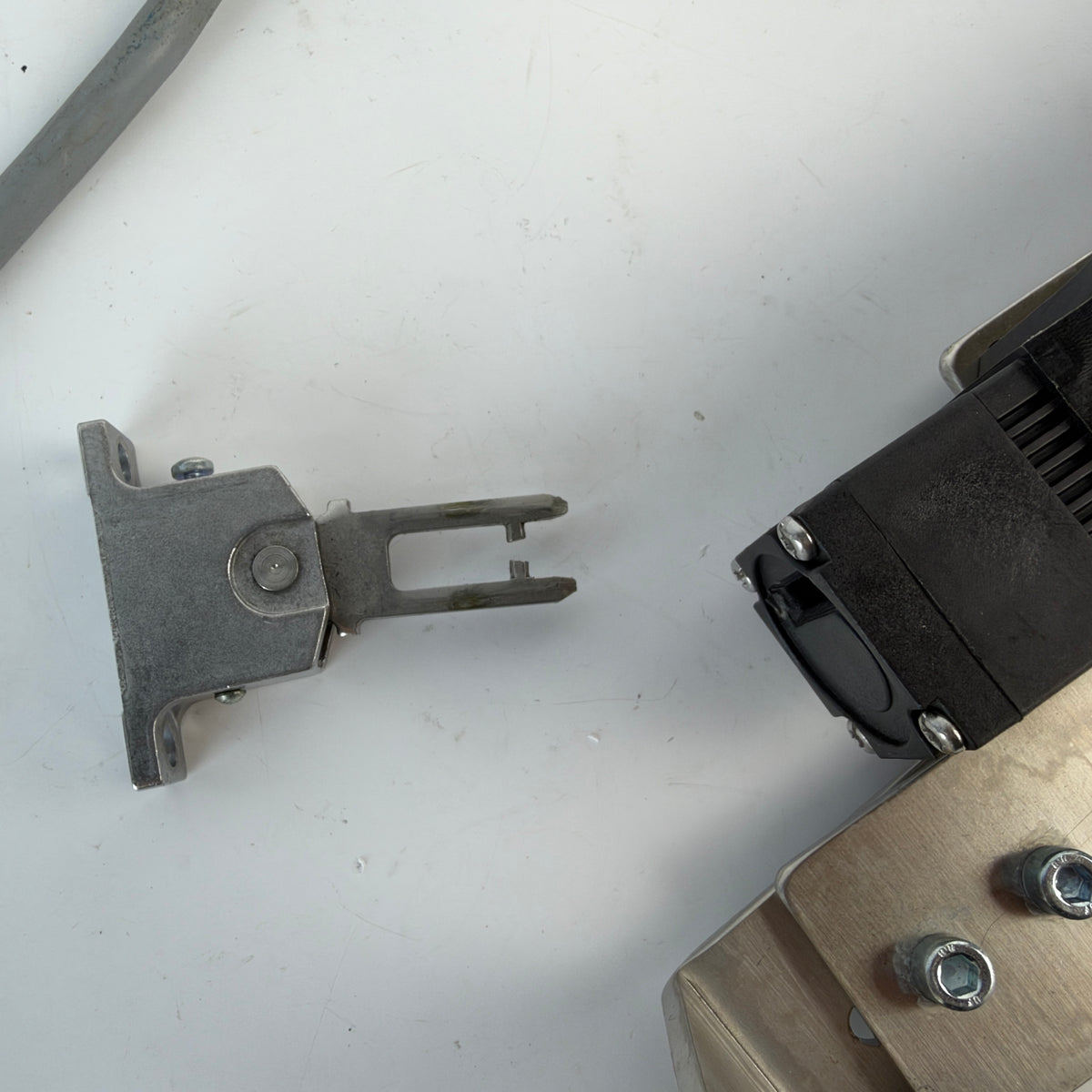 Euchner TP4-4141K024M 096296 Safety Switch with Guard Locking & Actuator