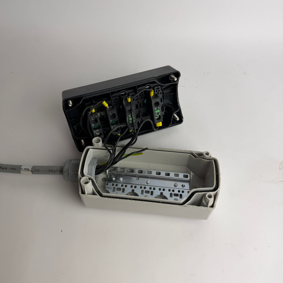 Schneider Electric XAL Control Station with Key Selector & 2 Green Pilot Lights, 2.2m Cable
