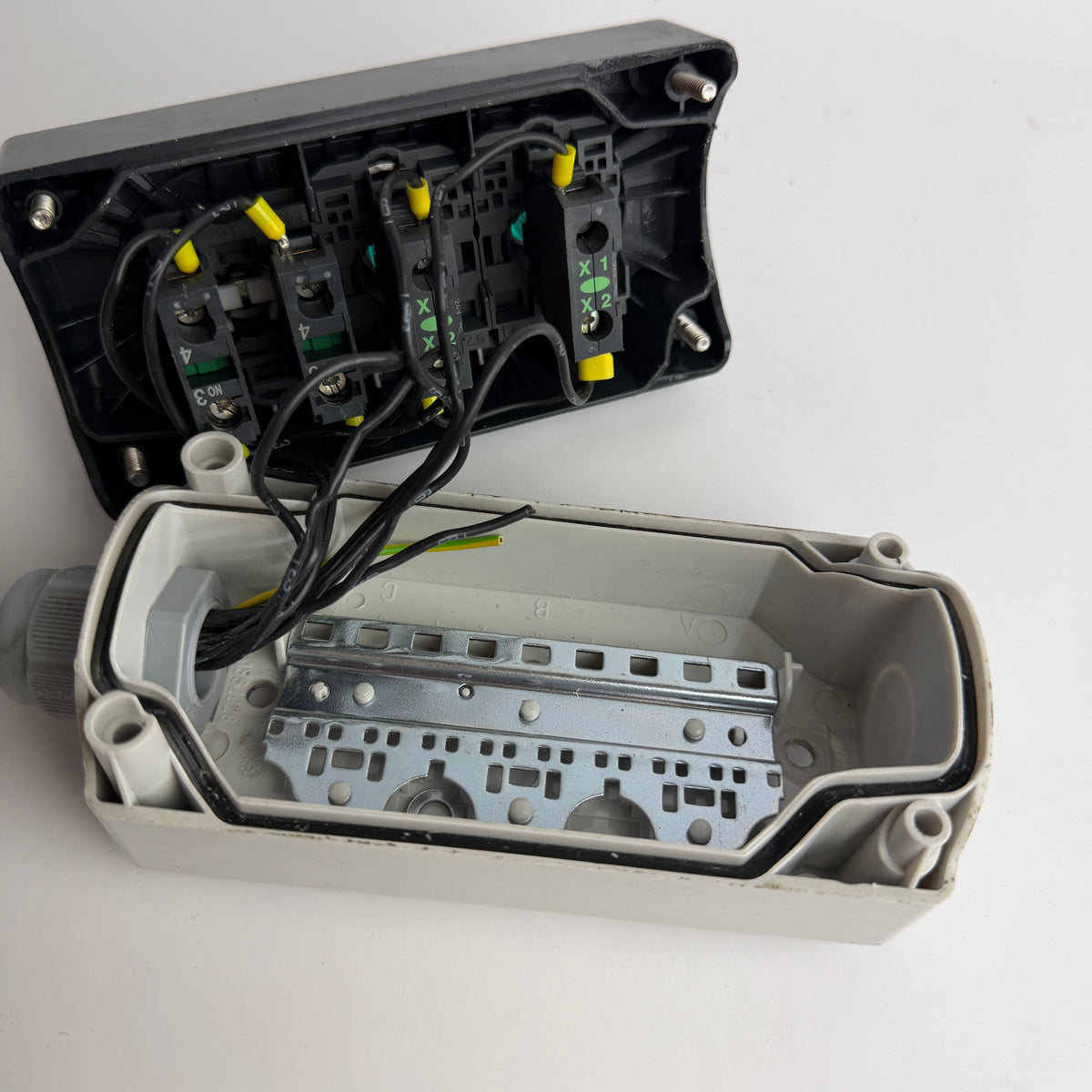 Schneider Electric XAL Control Station with Key Selector & 2 Green Pilot Lights, 2.2m Cable