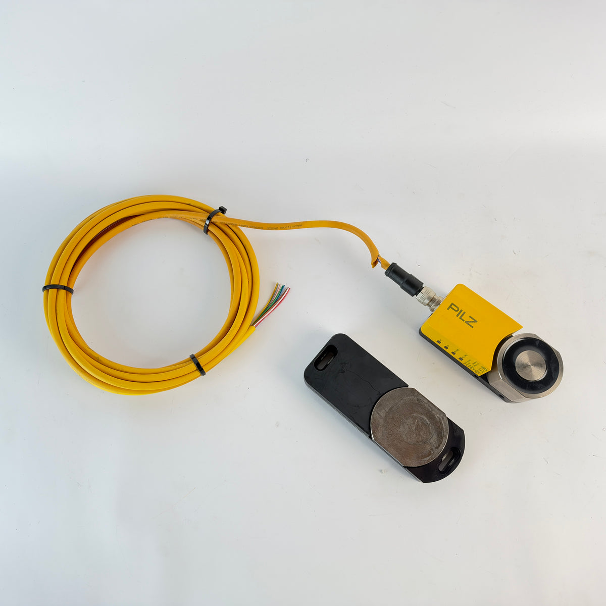 Pilz PSEN sl-0.5p 2.2 570512 Safety Gate Locking Switch with 570521 Actuator & 4m Cable
