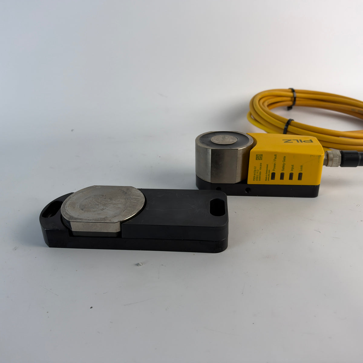 Pilz PSEN sl-0.5p 2.2 570512 Safety Gate Locking Switch with 570521 Actuator & 4m Cable