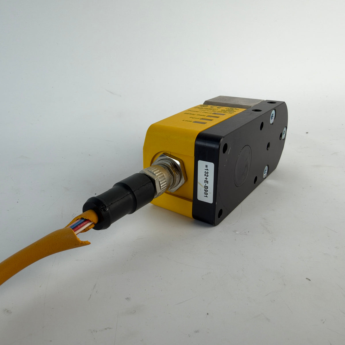 Pilz PSEN sl-0.5p 2.2 570512 Safety Gate Locking Switch with 570521 Actuator & 4m Cable