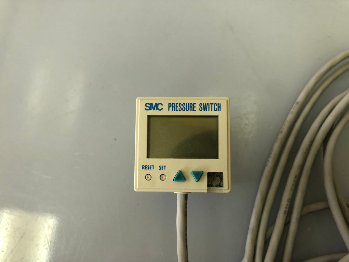SMC ZSE4-01-65-Q Digital Pressure Switch – Vacuum Sensor, Compact, LCD Display