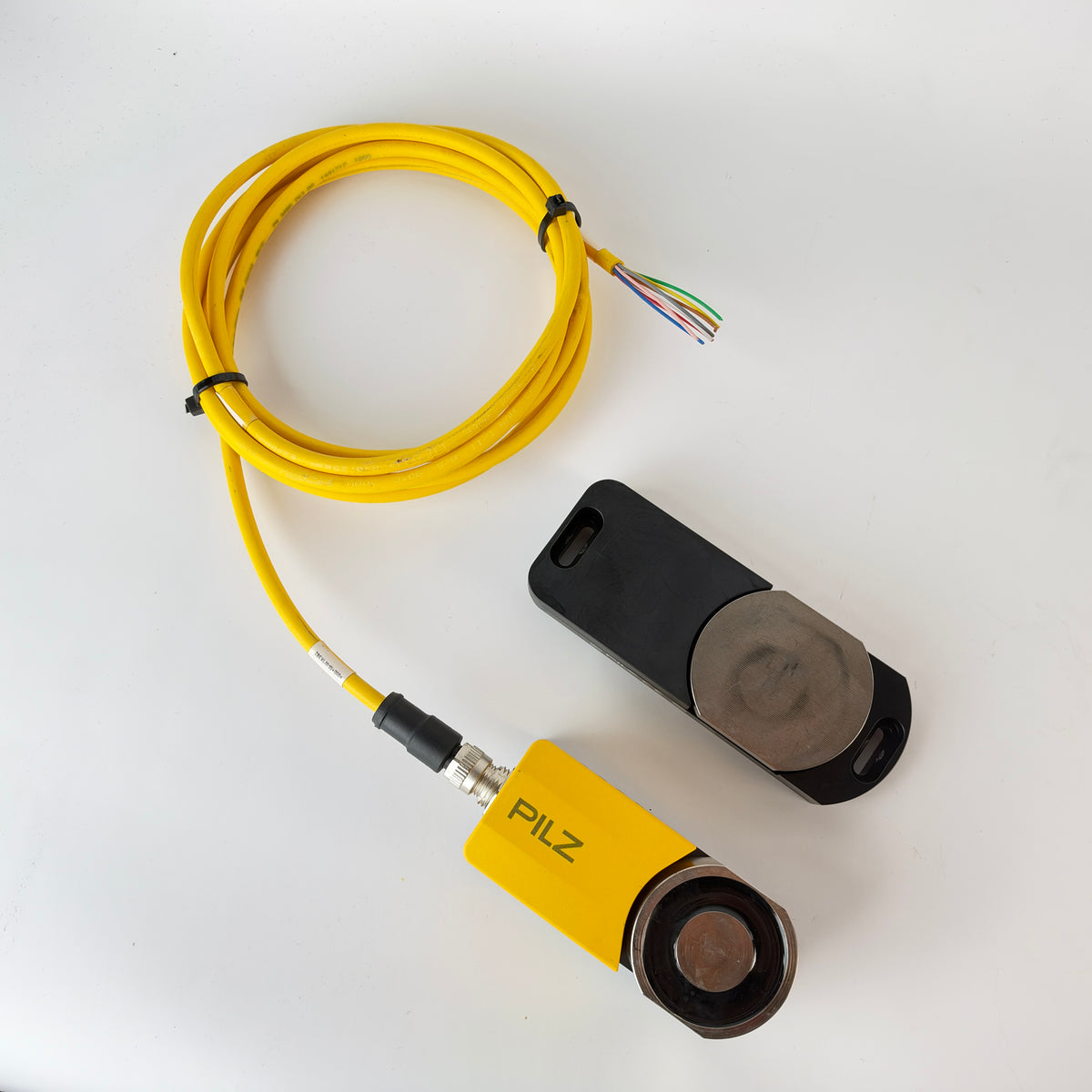 Pilz PSEN sl-0.5p 1.1 570510 Safety Gate Locking Switch with 570520 Actuator & 2.5m Cable