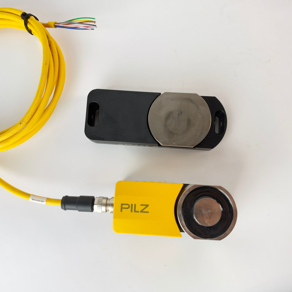 Pilz PSEN sl-0.5p 1.1 570510 Safety Gate Locking Switch with 570520 Actuator & 2.5m Cable