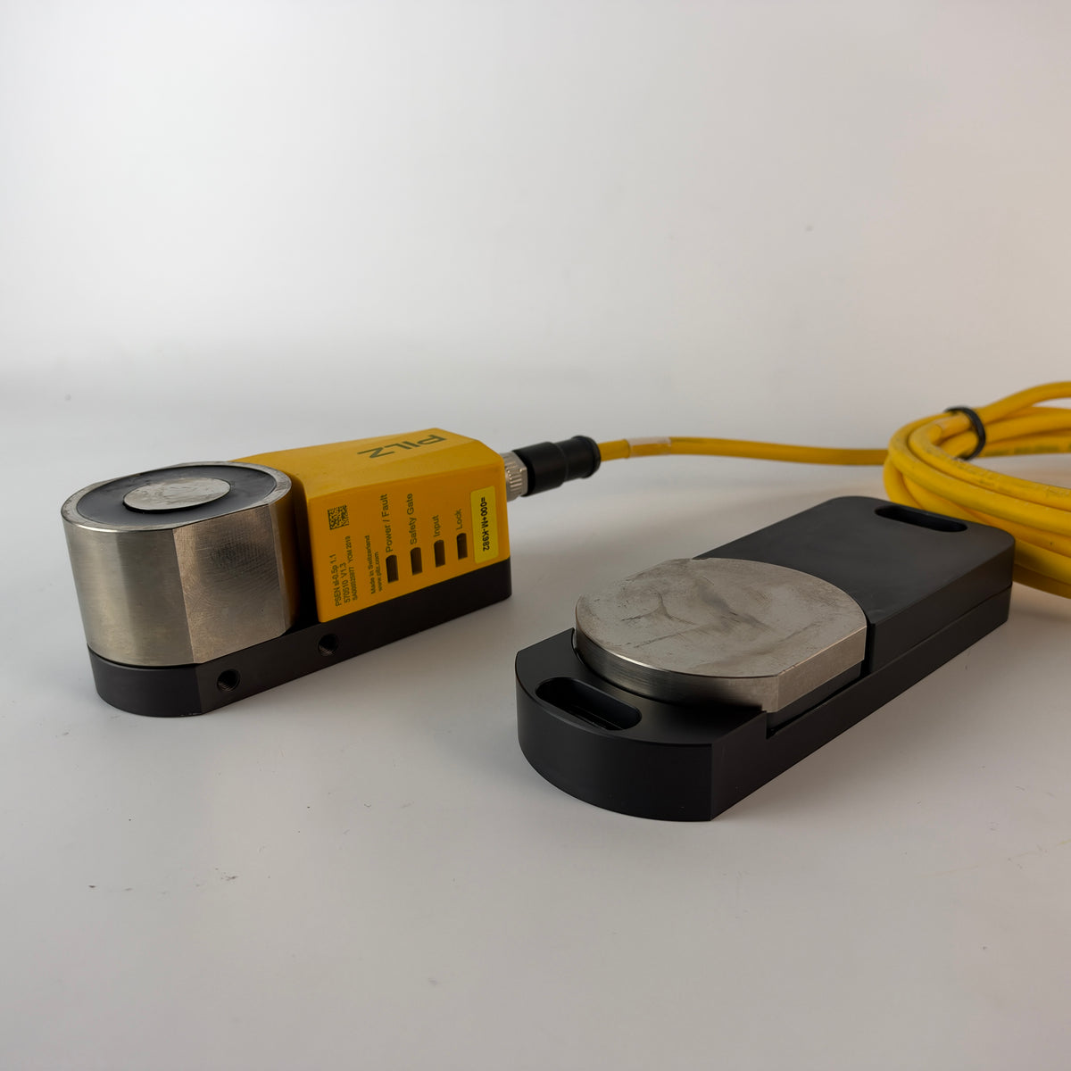 Pilz PSEN sl-0.5p 1.1 570510 Safety Gate Locking Switch with 570520 Actuator & 2.5m Cable