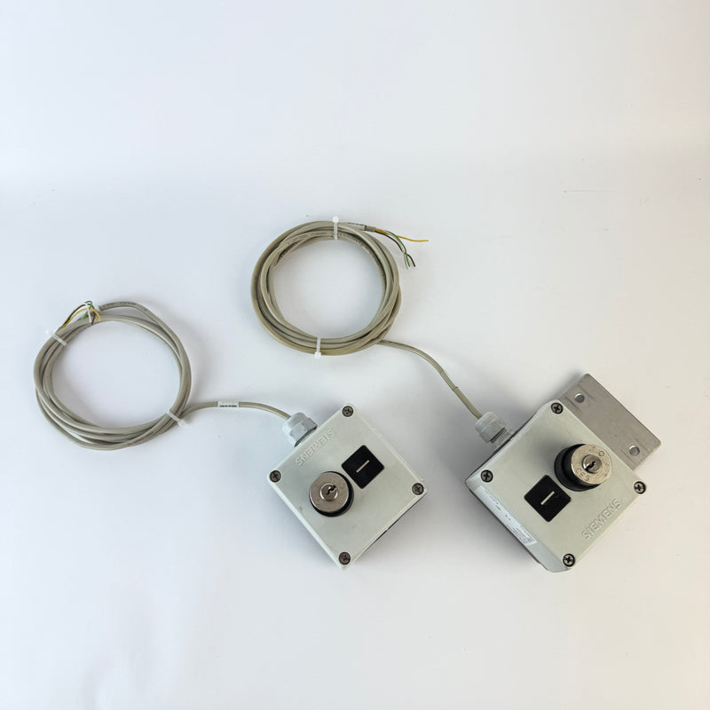 Siemens 3SB3801-0DA3 Key Selector Control Station Enclosure – Lot of 2