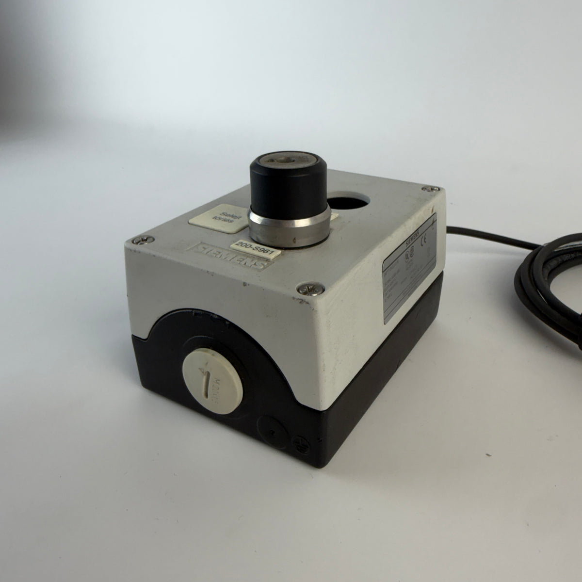 Siemens 3SU1852-0AA00-0AB1 SIRIUS ACT Metal Control Station Enclosure with Key Selector
