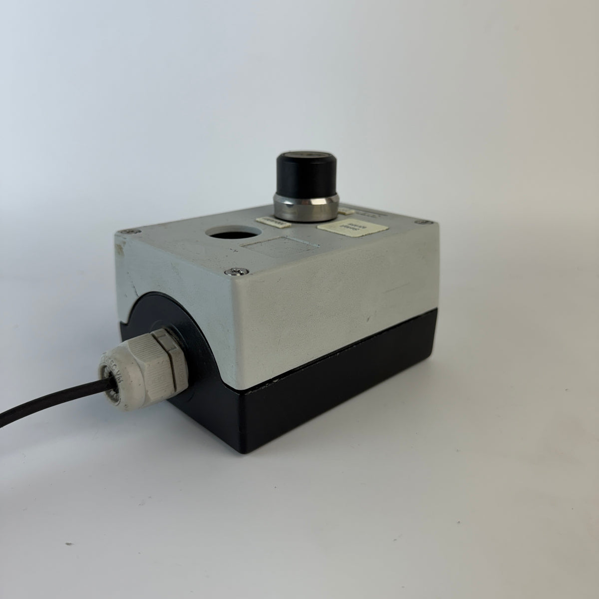 Siemens 3SU1852-0AA00-0AB1 SIRIUS ACT Metal Control Station Enclosure with Key Selector