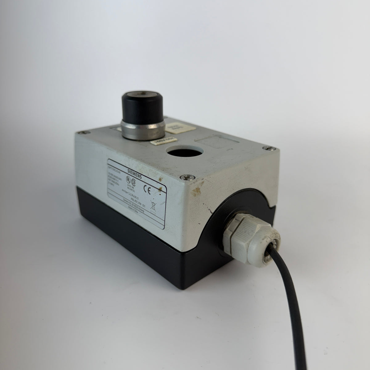 Siemens 3SU1852-0AA00-0AB1 SIRIUS ACT Metal Control Station Enclosure with Key Selector