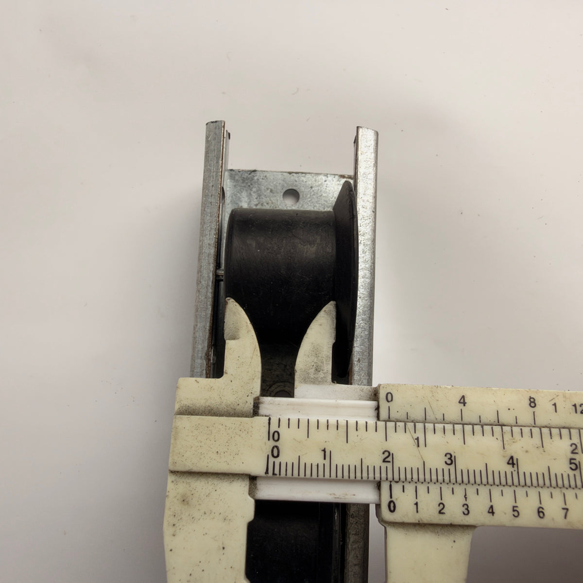 Industrial Gravity Roller Conveyor Track Metal Rail with Plastic Rollers