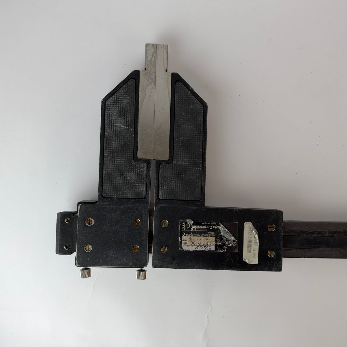Mitutoyo 552-304 CFC-P100 CF Digimatic 1000mm Digital Caliper – For Parts, No Display