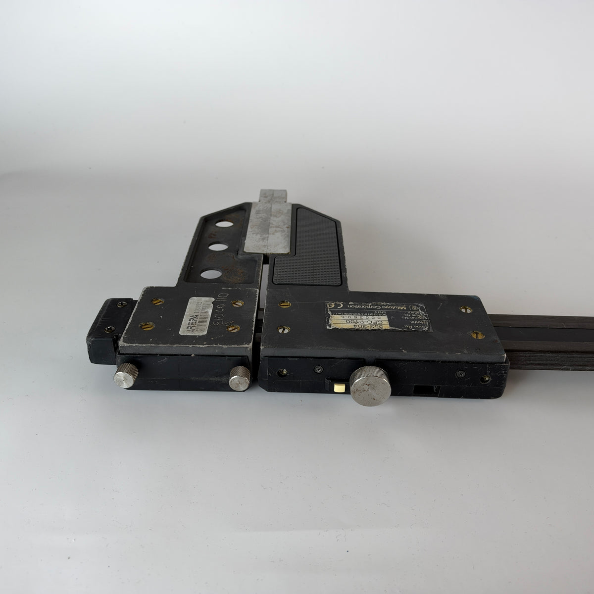 Mitutoyo 552-304 CFC-P100 CF Digimatic Carbon Fiber Digital Caliper 0–1000mm