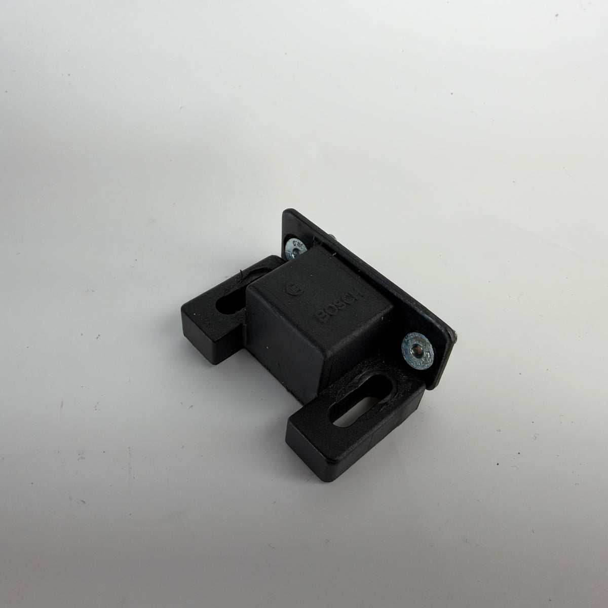 Bosch 9155152483 Magnetic Door Catch with Metal Strike Plate