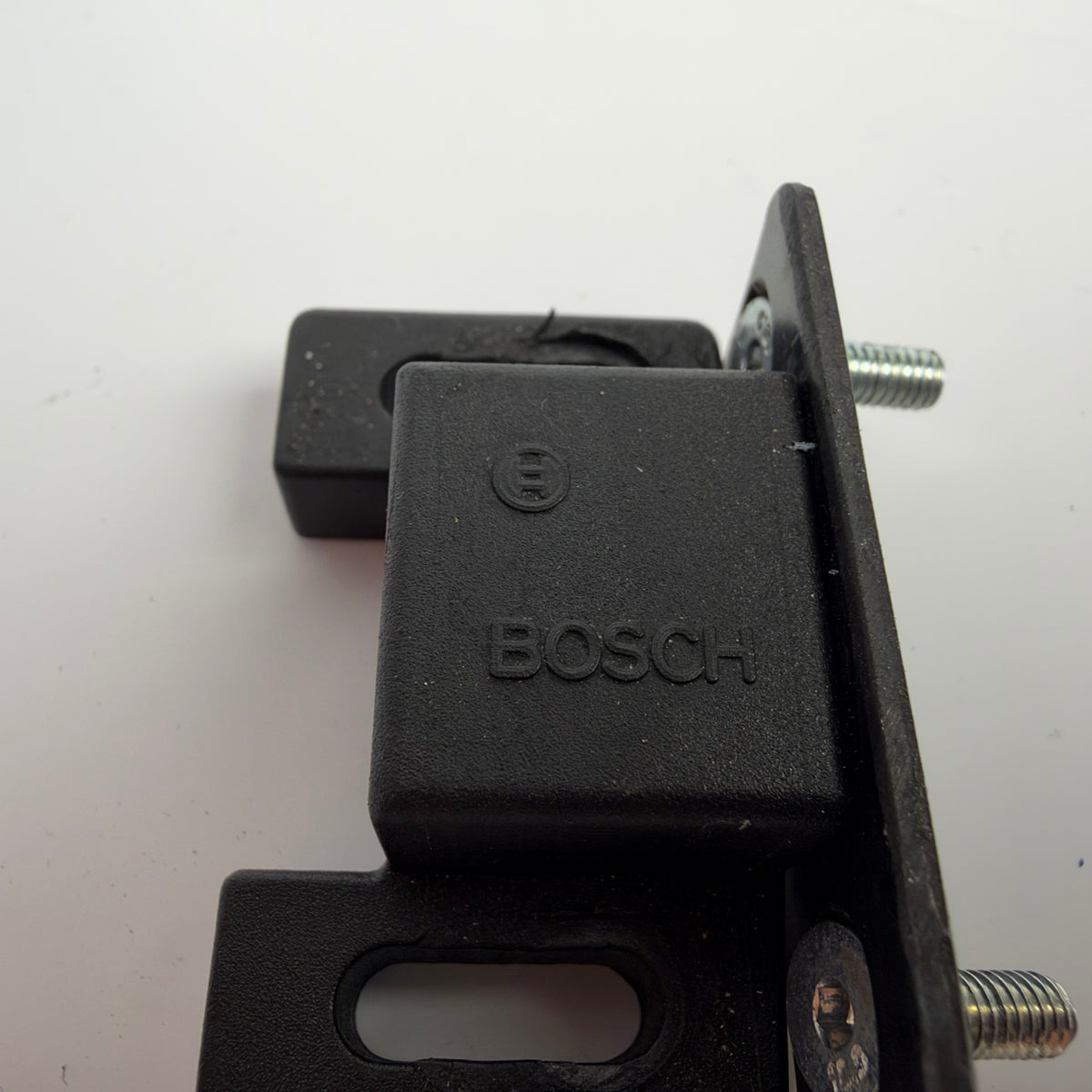Bosch 9155152483 Magnetic Door Catch with Metal Strike Plate