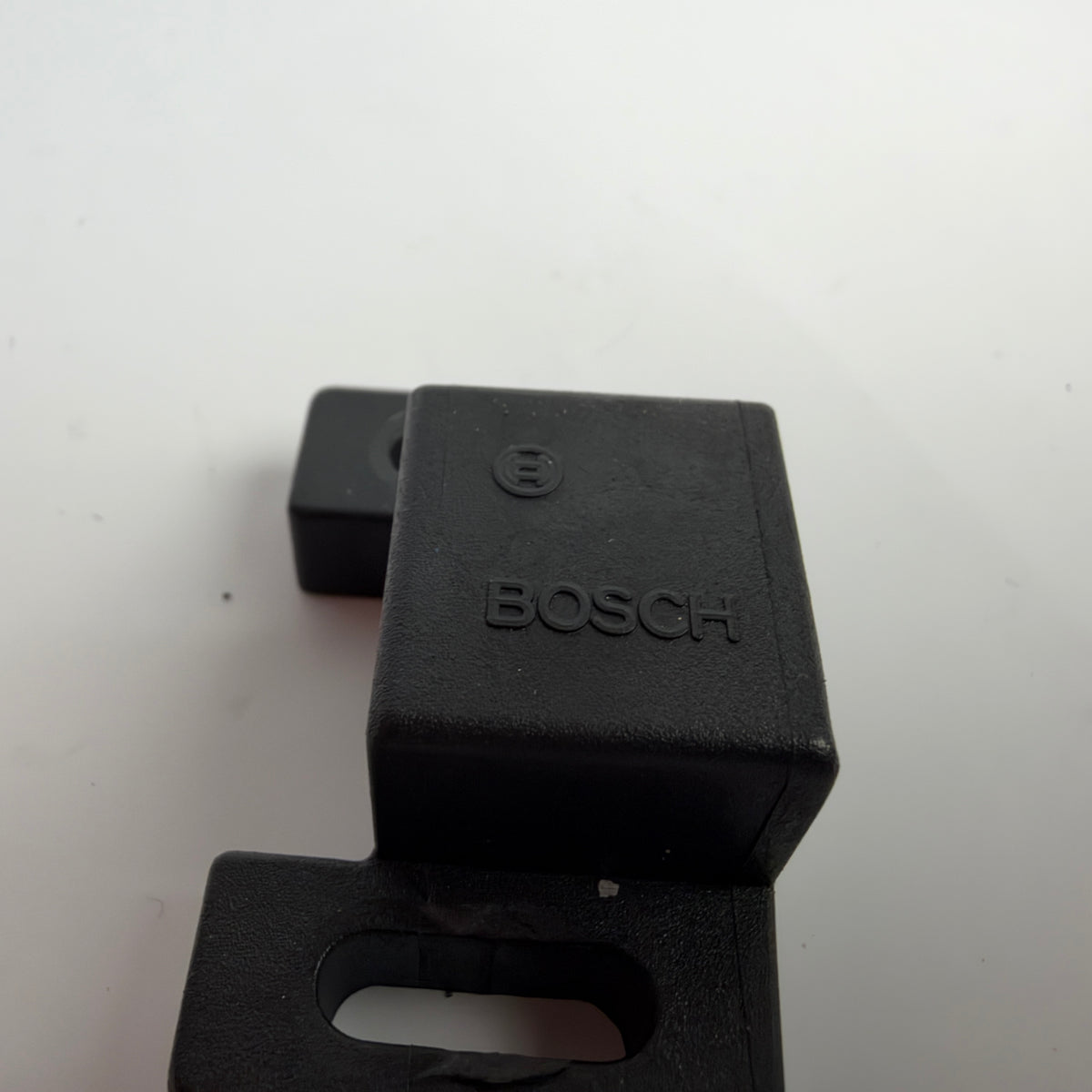 Bosch 9155152483 Magnetic Door Catch – Without Metal Strike Plate