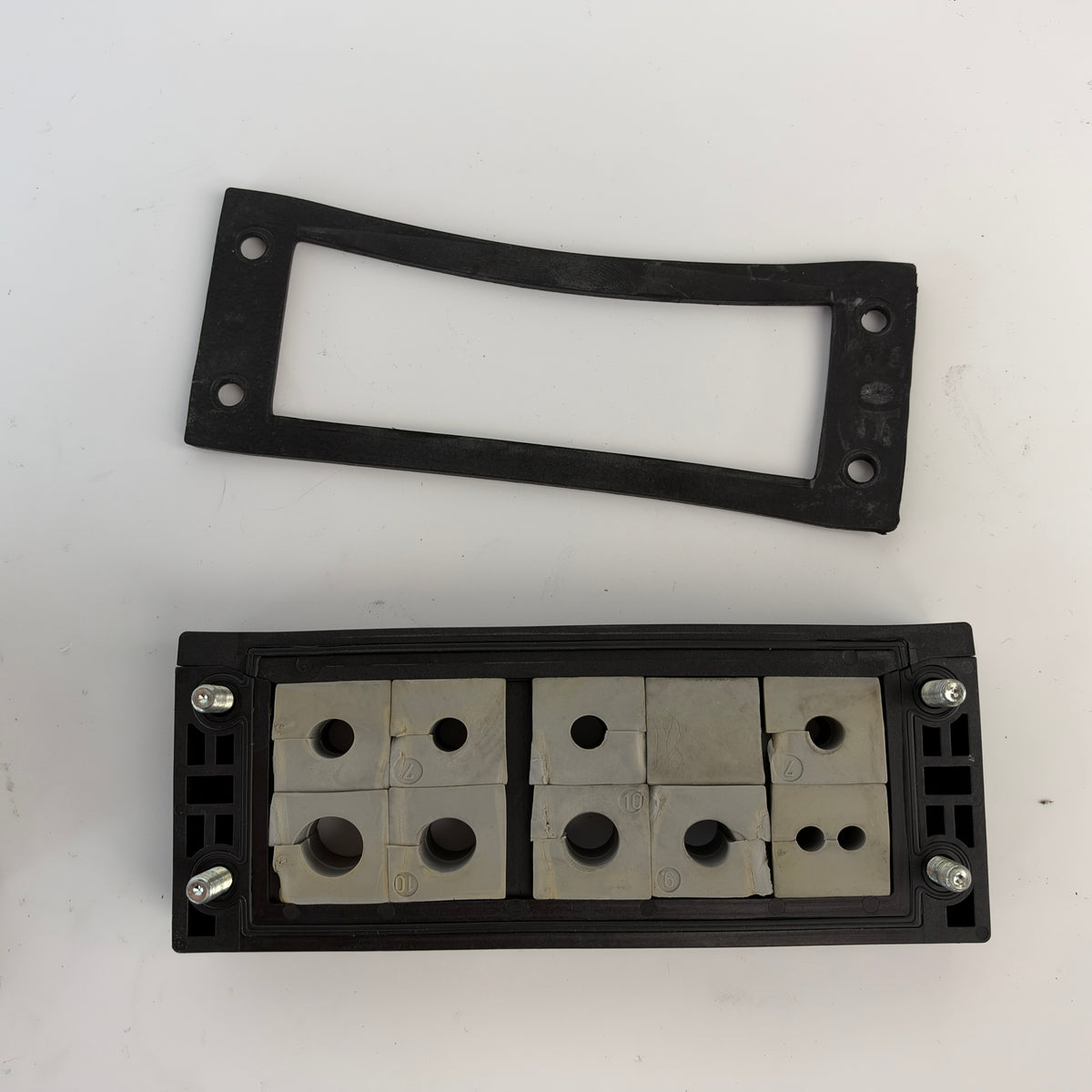 icotek KEL-ER 24/10 & KEL-ER B4 Split Cable Entry Frames with Grommets – Lot of 2