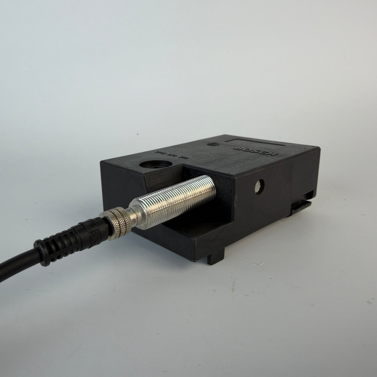 Bosch Rexroth 3842549812 M12 Inductive Proximity Sensor with Bosch 3842530309 Rocker Housing & Cable