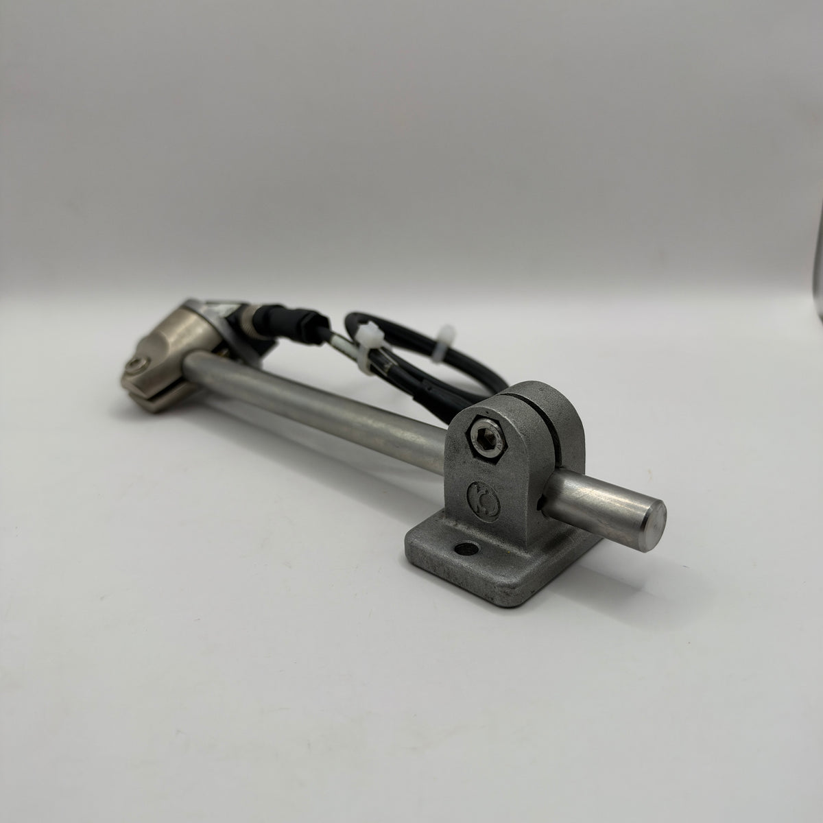 Balluff BOS012A BOS 5K-PS-RH12-S75 Photoelectric Diffuse Sensor with Metal Mount & 45cm Cable