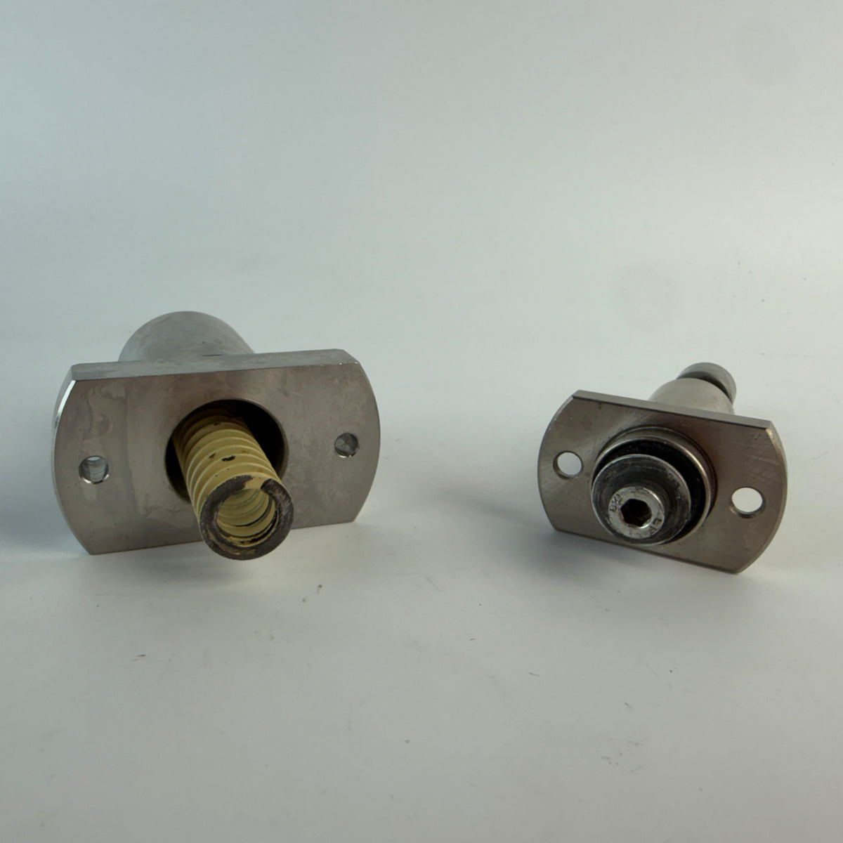 MISUMI LHICWMF10 10mm Flanged Linear Ball Bushing Assemblies – Lot of 2