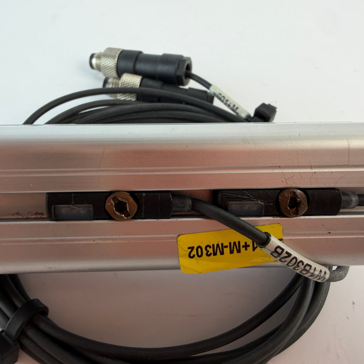 AVENTICS R422001072 CCI Pneumatic Cylinder 16mm Bore 50mm Stroke with 2 Sensors