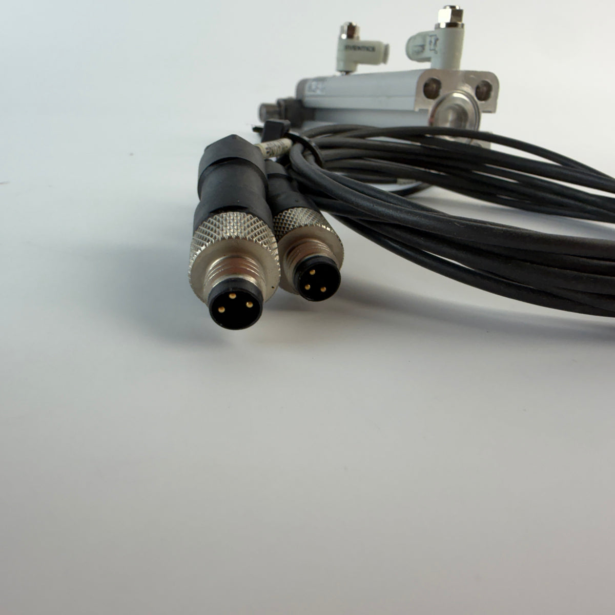 AVENTICS R422001072 CCI Pneumatic Cylinder 16mm Bore 50mm Stroke with 2 Sensors