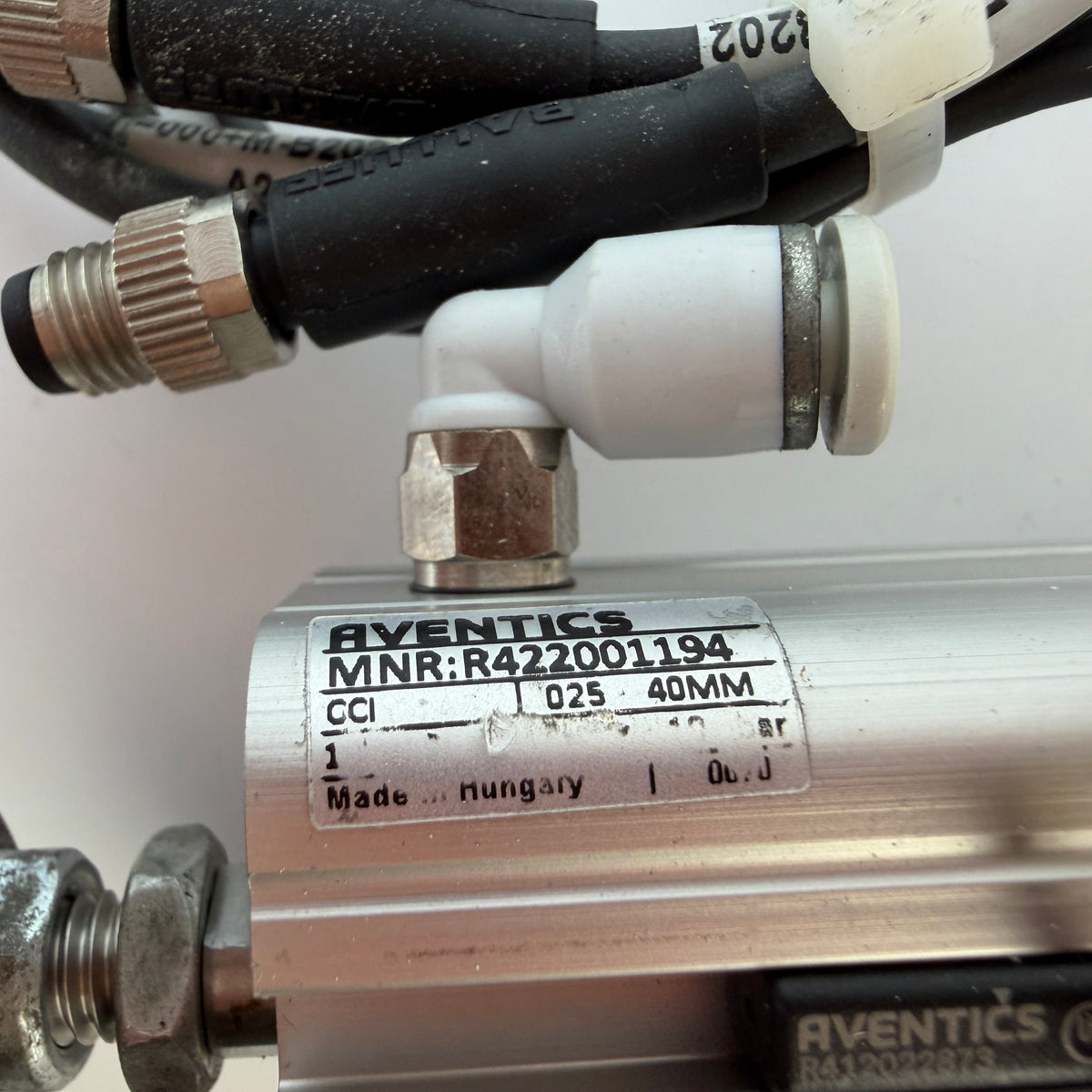 AVENTICS R422001194 CCI Compact Pneumatic Cylinder 25mm Bore 40mm Stroke with 2 Sensors