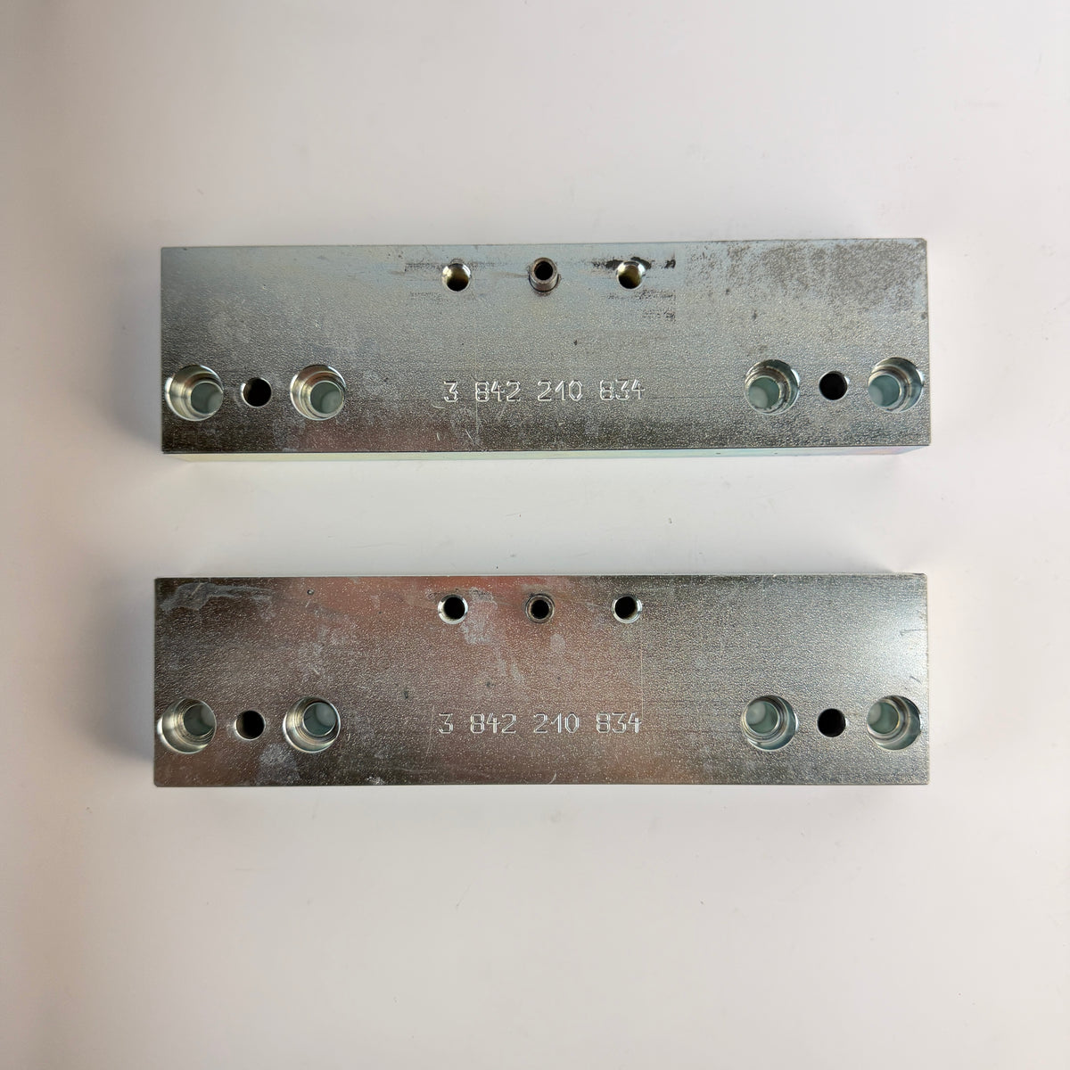 Lot of 2 Bosch Rexroth 3842210834 Mounting Plates 25x60x220 for HP 2