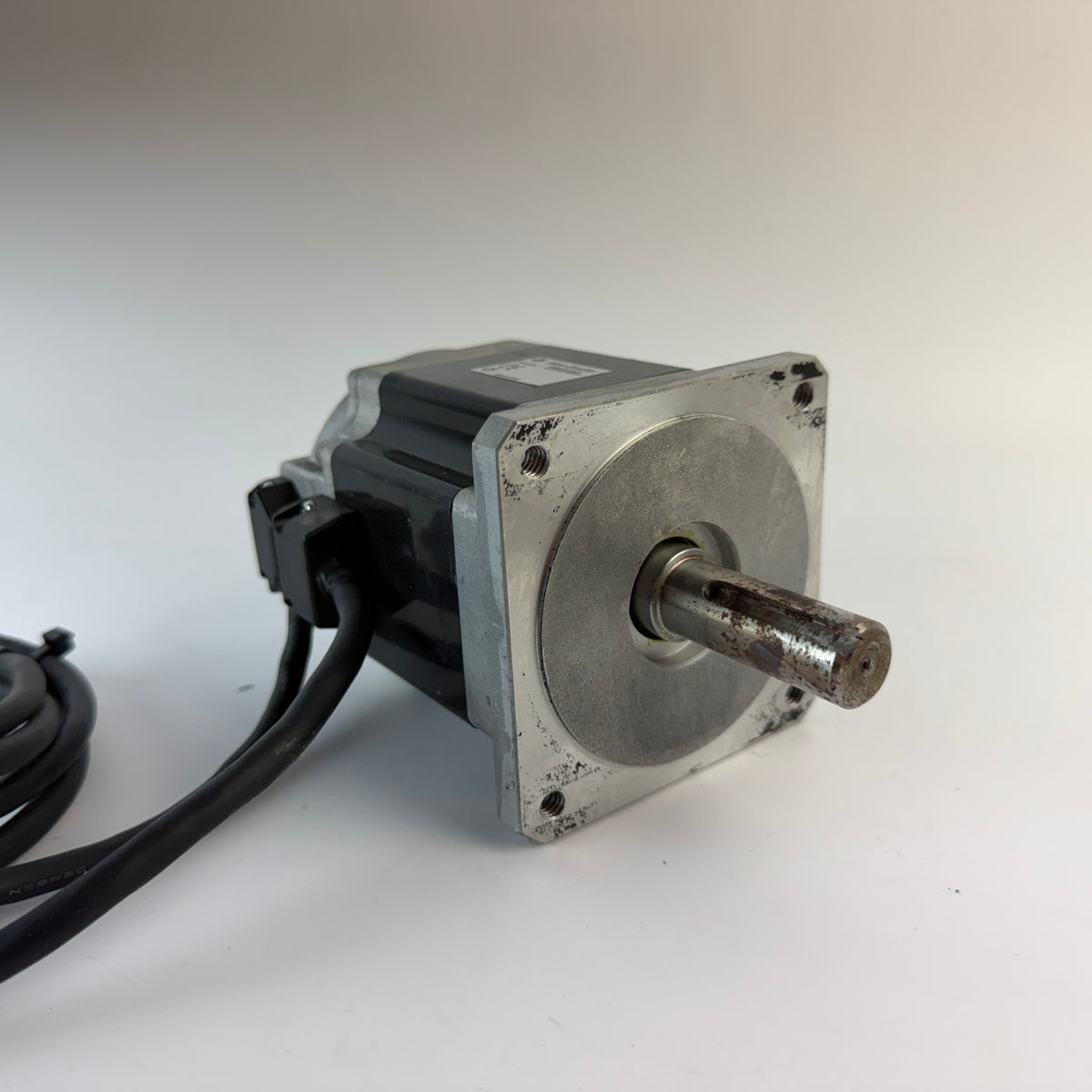 Allen-Bradley Kinetix Inverter Duty AC Servo Motor 230V 3-Phase with Cables