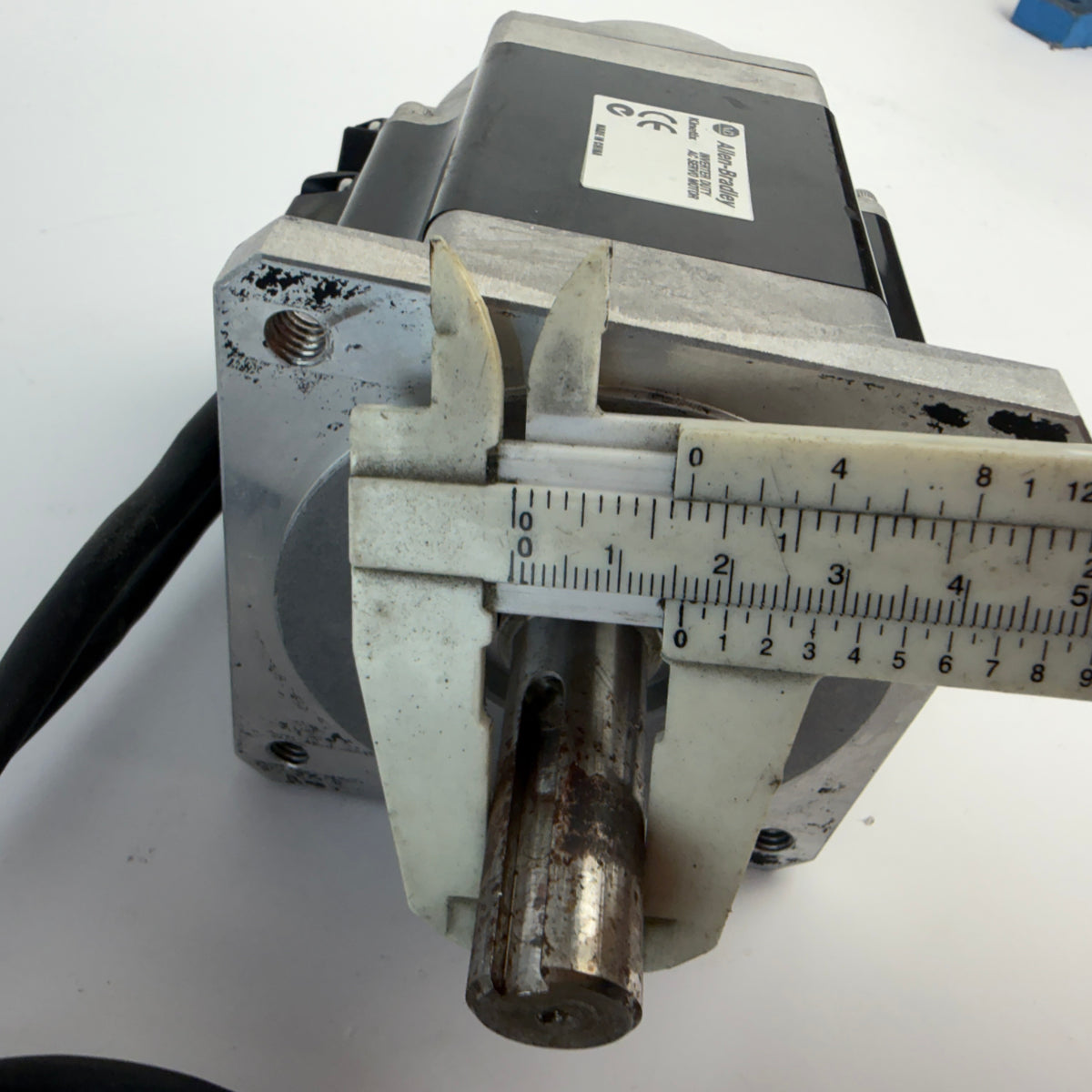 Allen-Bradley Kinetix Inverter Duty AC Servo Motor 230V 3-Phase with Cables