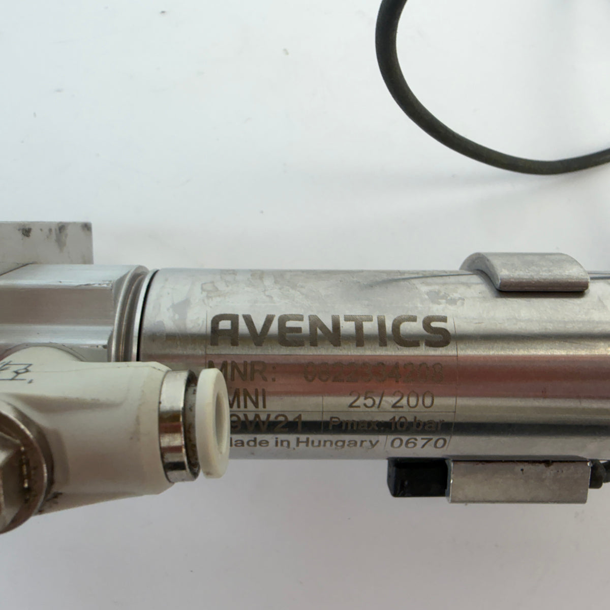 AVENTICS 0822334208 MNI 25/200 Pneumatic Cylinder with 2x R412022873 Sensors