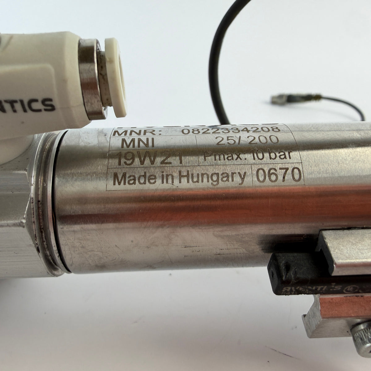 AVENTICS 0822334208 MNI 25/200 Pneumatic Cylinder with 2x R412022873 Sensors