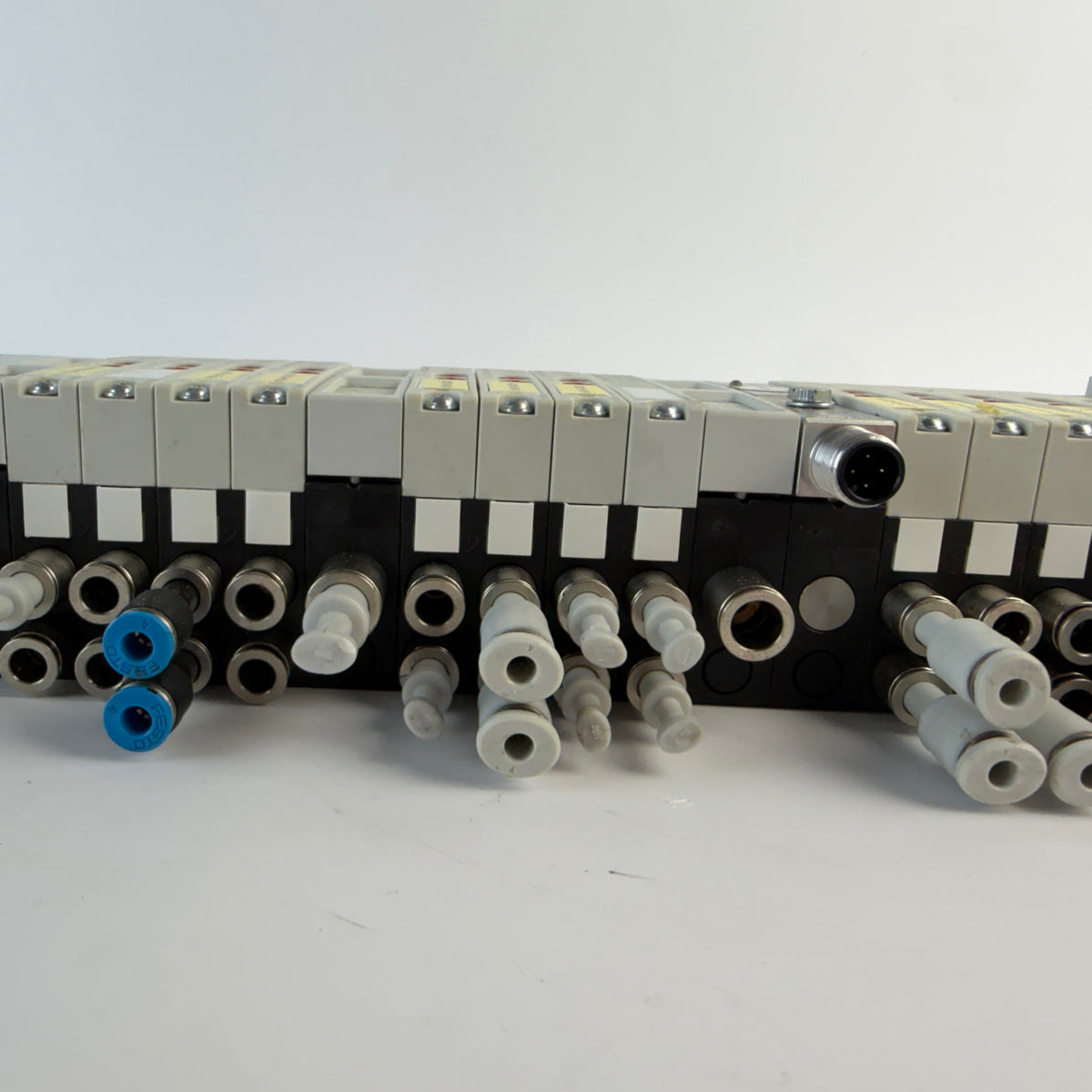 AVENTICS R480774698 AV03/AV05 Valve Island with AES-D-BC-ECAT EtherCAT & I/O Modules