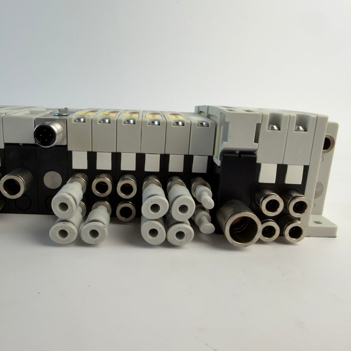 AVENTICS R480774698 AV03/AV05 Valve Island with AES-D-BC-ECAT EtherCAT & I/O Modules