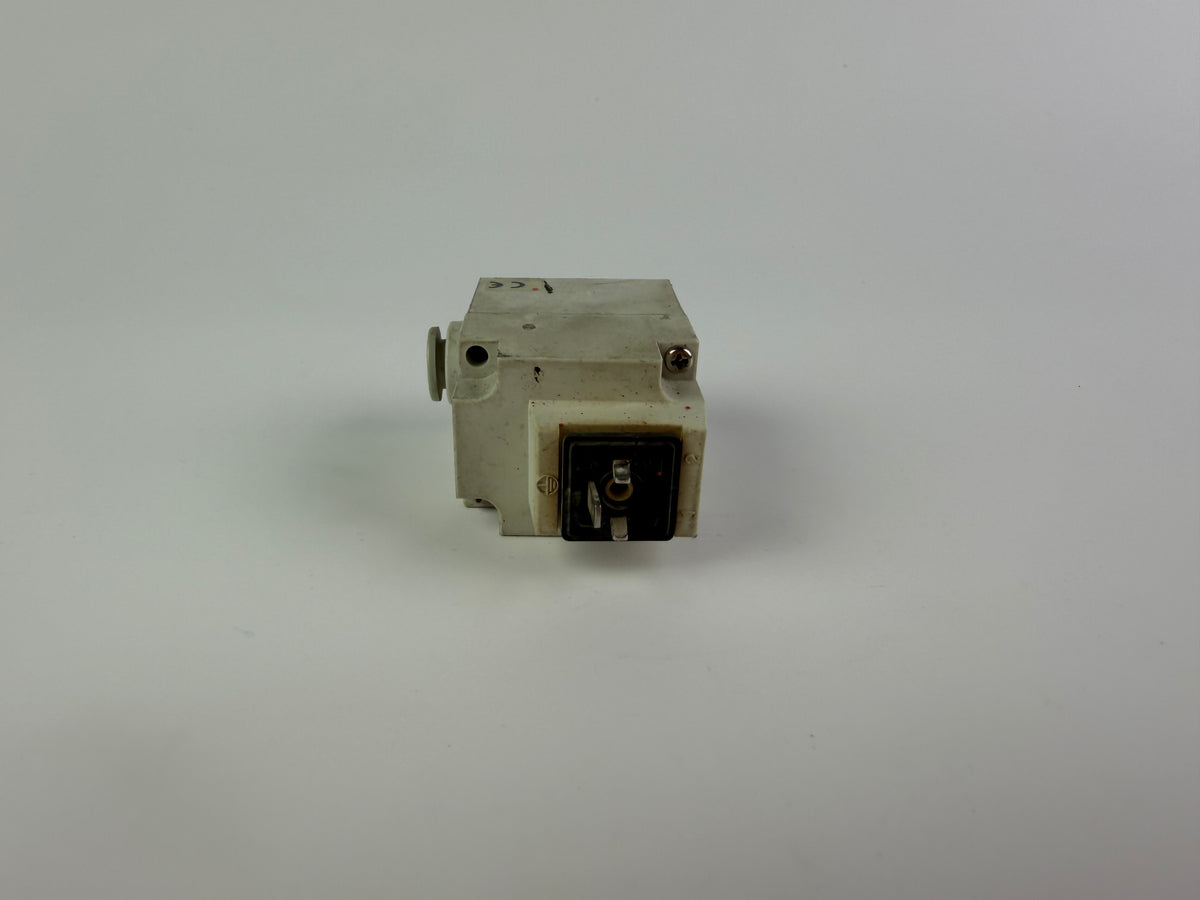 SMC VQ21M1-5YO-C8-Q Solenoid Valve 24VDC 0.01–0.6 MPa Compact Manifold Type