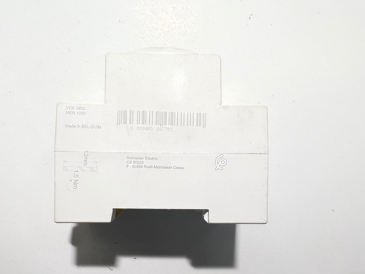 1x Schneider Electric A9A15310 Socket 16A 250V