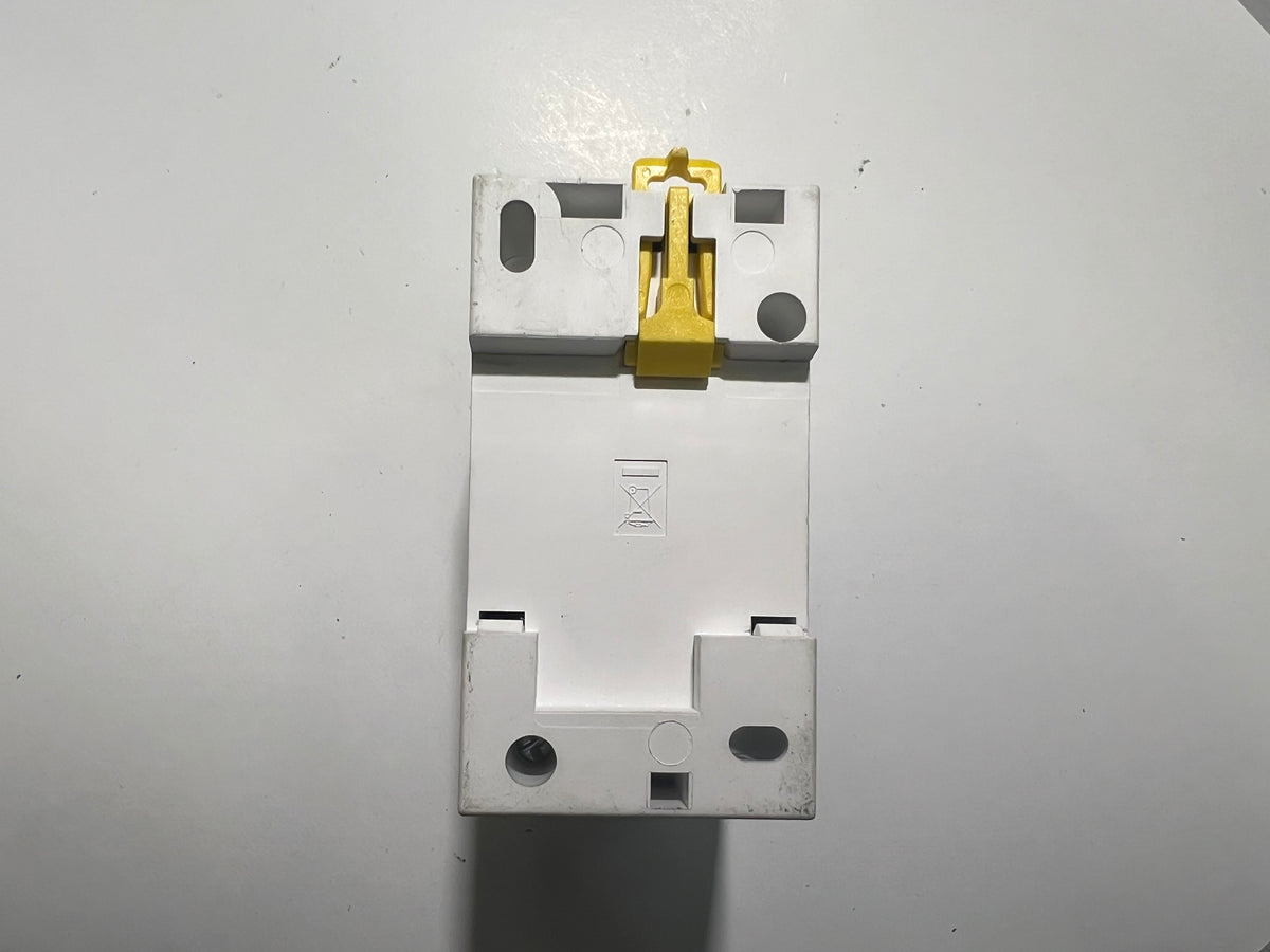 1x Schneider Electric A9A15310 Socket 16A 250V
