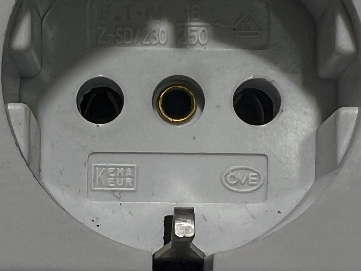 1x EATON Z-SD230 Schuko Socket