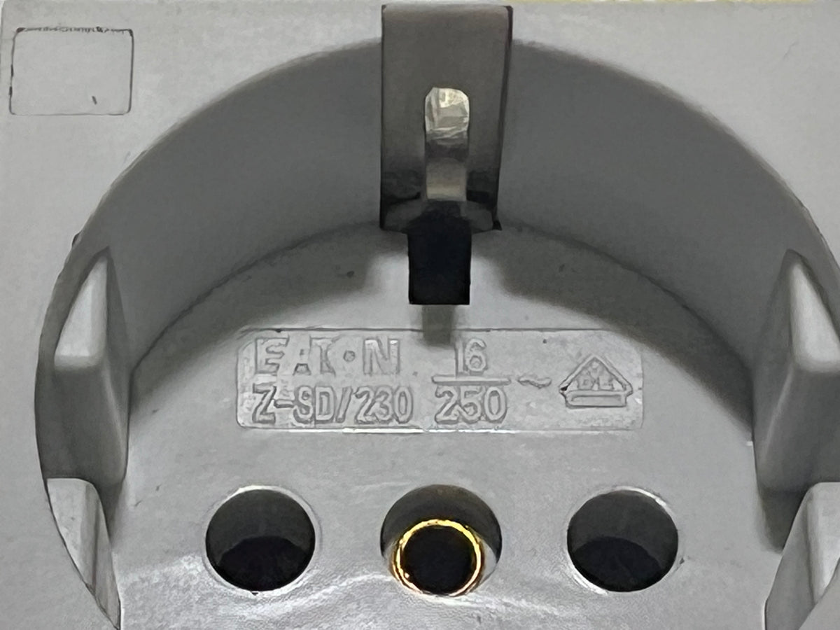 1x EATON Z-SD230 Schuko Socket