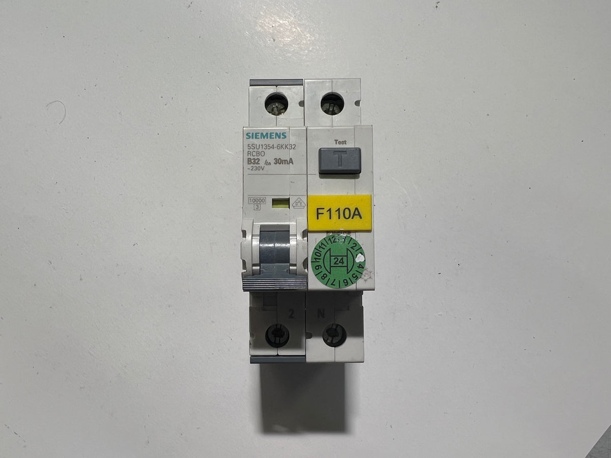 1x Siemens 5SU1354-6KK32 RCBO B32 30mA 230V 6kA Circuit Breaker