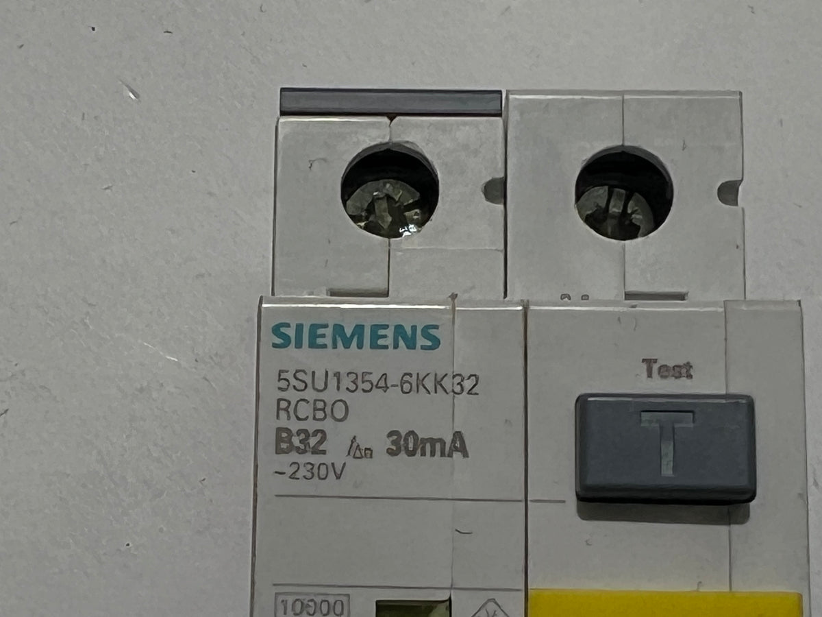1x Siemens 5SU1354-6KK32 RCBO B32 30mA 230V 6kA Circuit Breaker